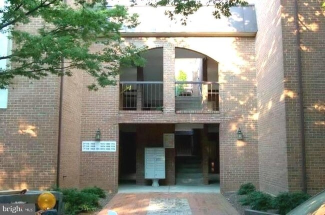 Building Photo - 1107 N Taylor St Unit B Rental