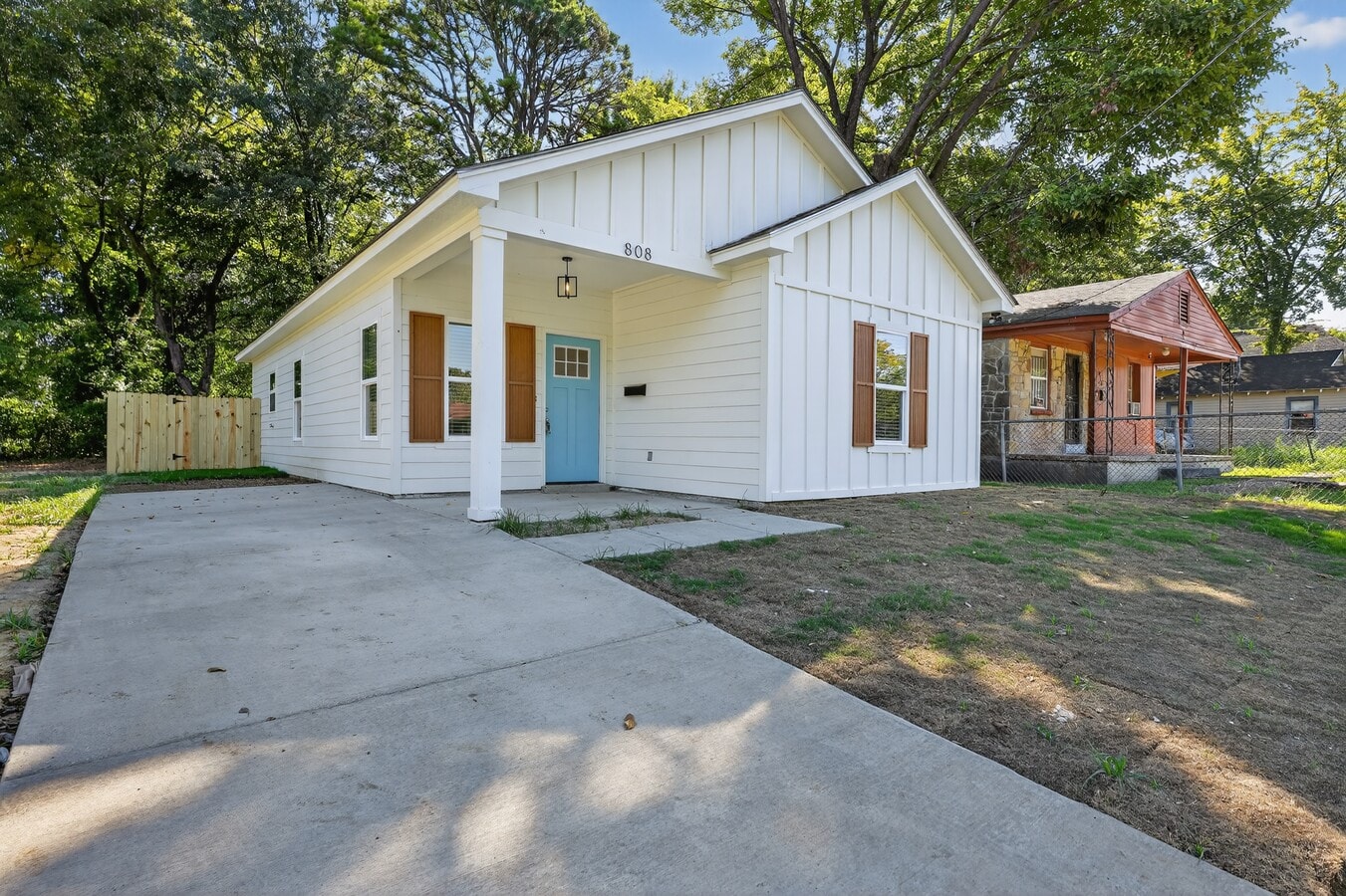 Photo - 808 Marechalneil St