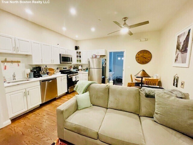 Photo - 180 Endicott St Unit 1