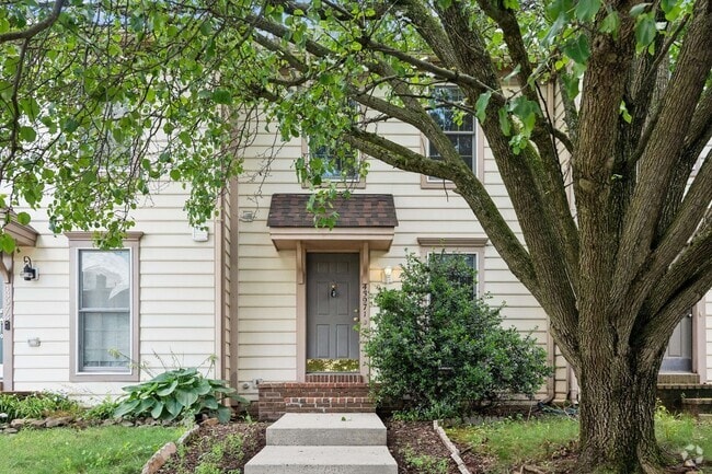 Building Photo - Move-in Ready Townhome in Ashburn Village!