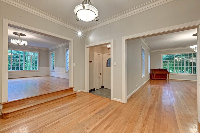 Photo - 4628 Roseneath Dr
