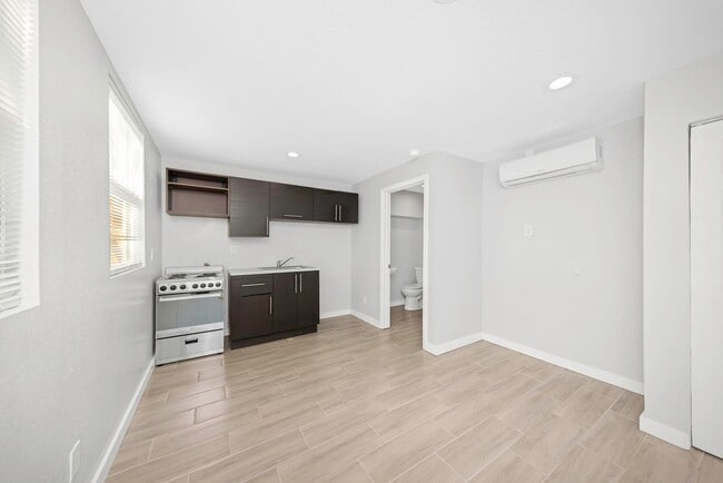 Photo - P197 - #4A Holiday Inn Unit P197 - #4A Holiday Inn - 3000 Beach Blvd S