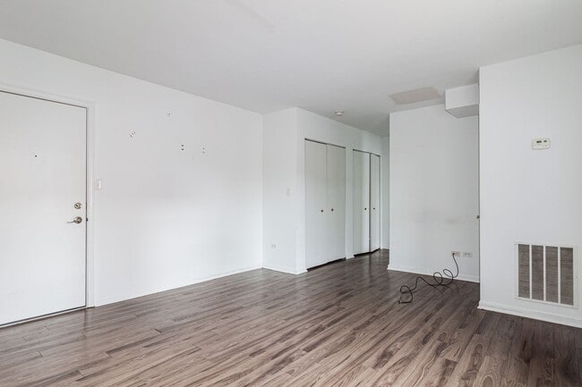 Photo - Great Studio Apartment with Modern Finishes -Close to Lake & El! Unit 6E