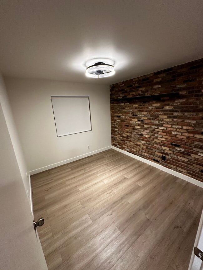 Building Photo - 1145 W Tulane Dr Unit Private Room