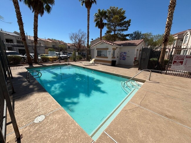 Photo - Beautiful 3Bed/3Bath Townhome w/ Garage lo...