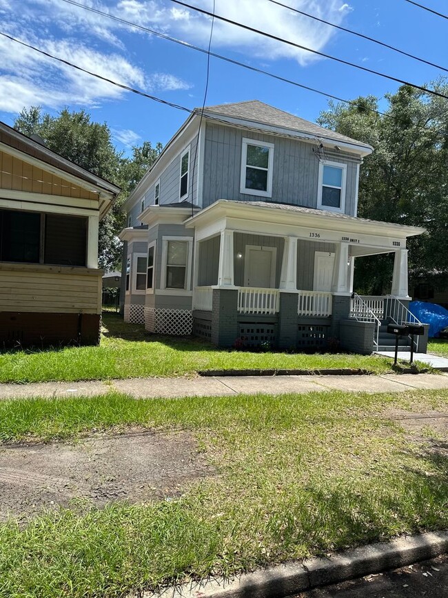 Duplex available off Myrtle total rehab - Duplex available off Myrtle total rehab Casa Adosada