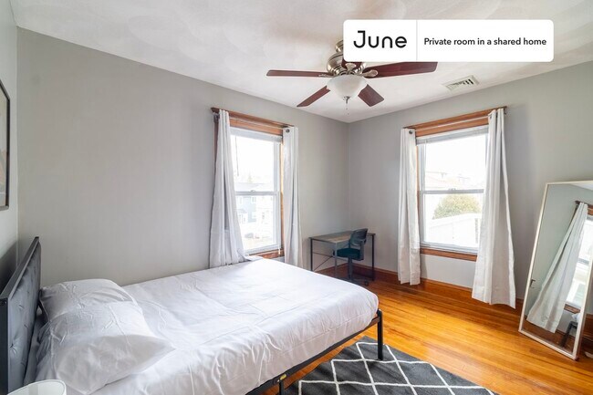 Room in Shared 5 bed/2 bath home in Medford