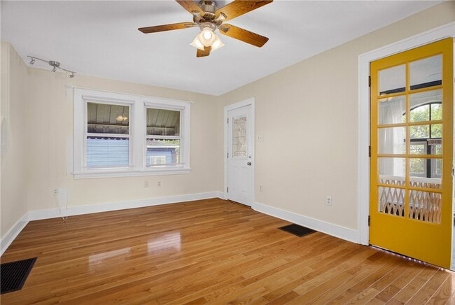 Photo - 1227 Denisonview St