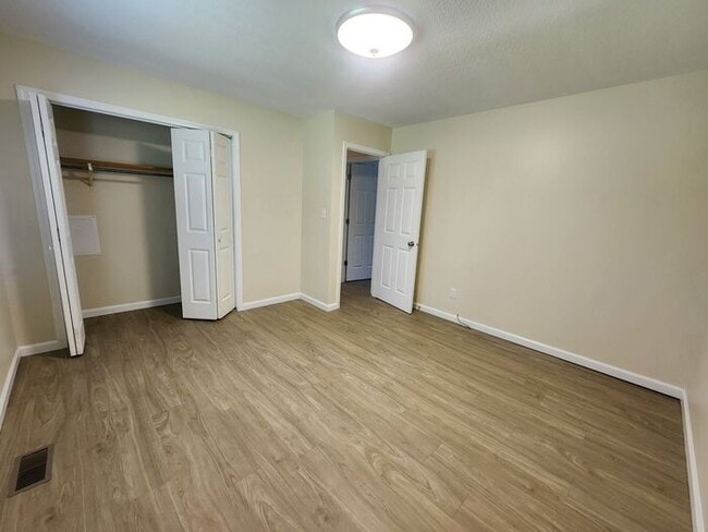 Photo - Updated-Pets Welcome-Pay Electric ONLY!