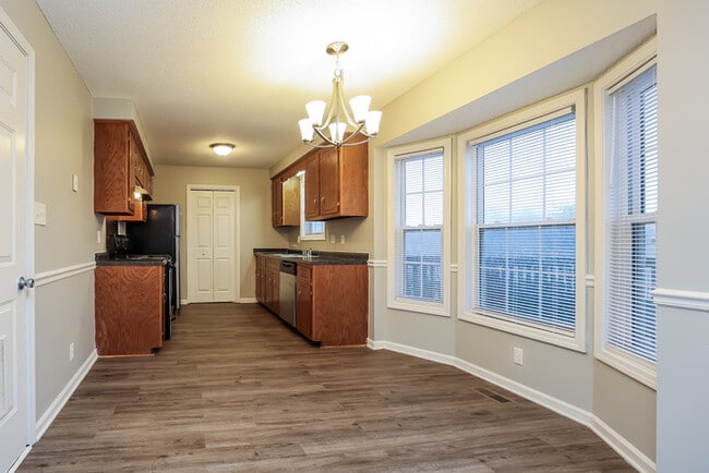 Photo - 427 Sandburg Dr
