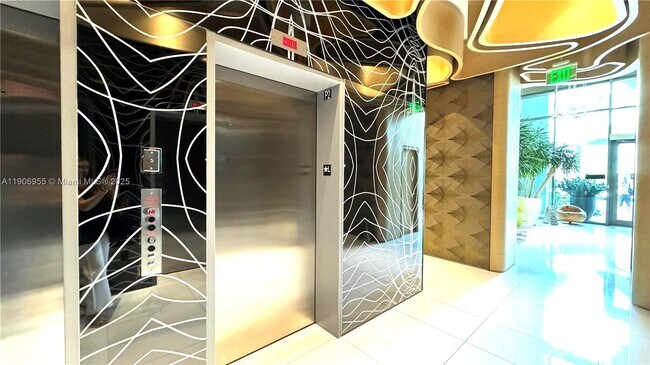 Photo - 501 NE 31st St Unidad 1401