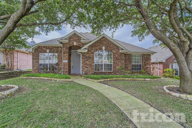 Photo - 2075 Crestlake Dr