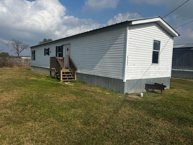 Building Photo - 3925 Tenniel Dr Unit 3925 Tenneil Dr