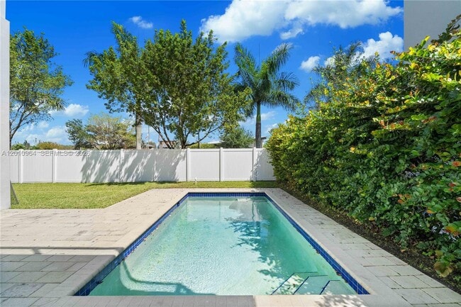 Photo - 9915 NW 75th St