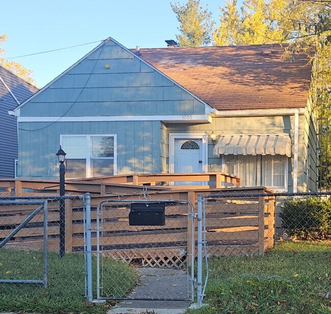 Photo - 3806 Herrick St