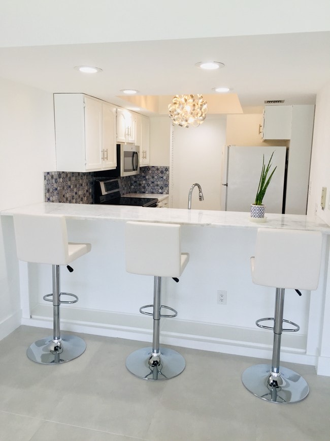 Photo - 25188 Marion Ave Unidad E202