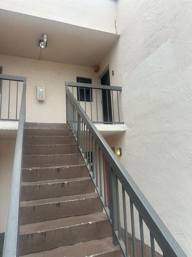 Photo - 855 NE 209th St Unidad 203-34