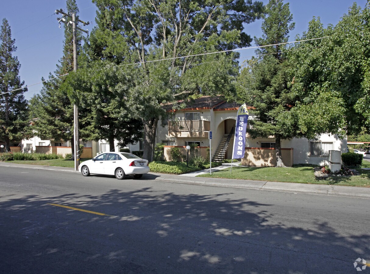 Pacific Oaks Apartments - Pacific Oaks Apartments