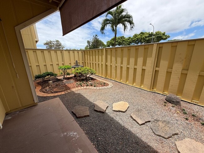 Building Photo - Ihona K2 One bedroom, one bathroom, one parking ground level townhouse.