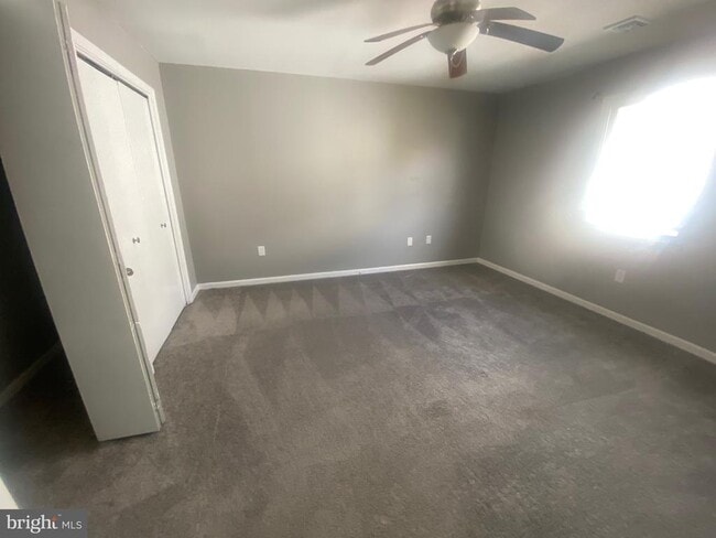 Photo - 880 W Oak St