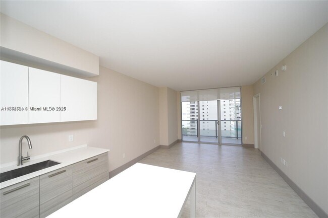 Photo - 1300 Brickell Bay Dr Unidad 1006