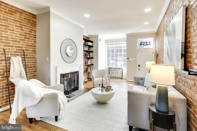 Photo - 1238 Linden Pl NE