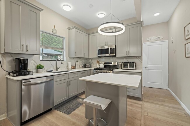 Photo - 2503 Gonzales St