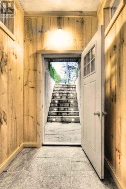 Photo - 877 Waterloo St