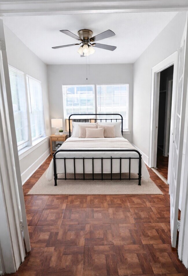 Photo - 4202 Walker St