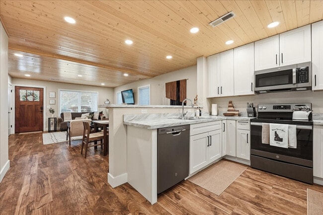 Photo - 1434 S Euclid Ave Unidad ID1388271P