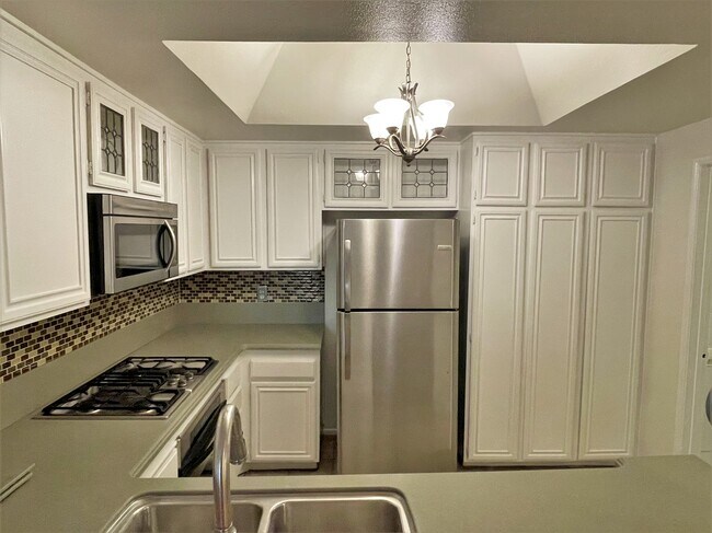 Kitchen - 8180 Manitoba St Unidad E140