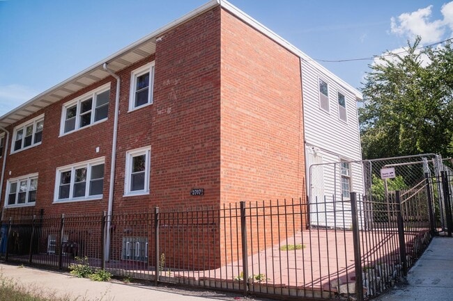 Building Photo - 3707 S Michigan Ave Unit 2