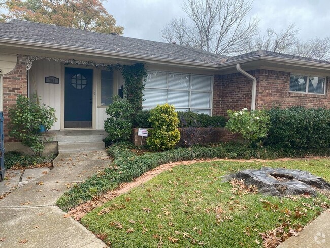 Building Photo - 704 Downing Dr Rental