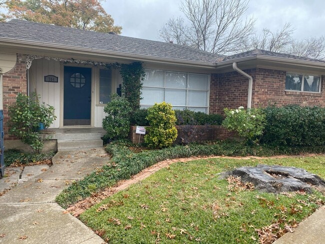 Photo - 704 Downing Dr Casa