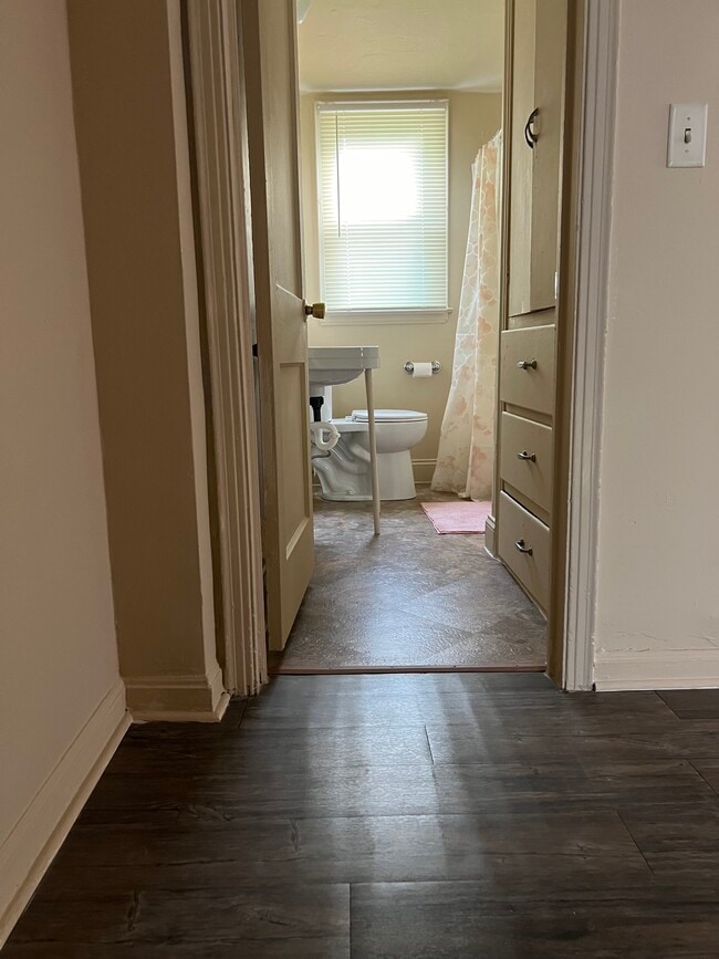 Photo - 2348 E 37th St