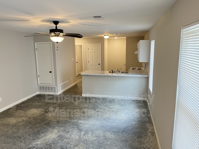 Photo - 2645 Mirror Ave