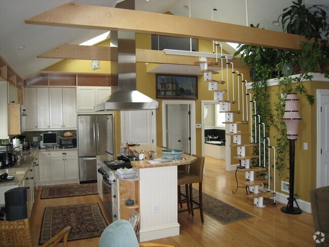 Building Photo - 19 Wendell St Rental