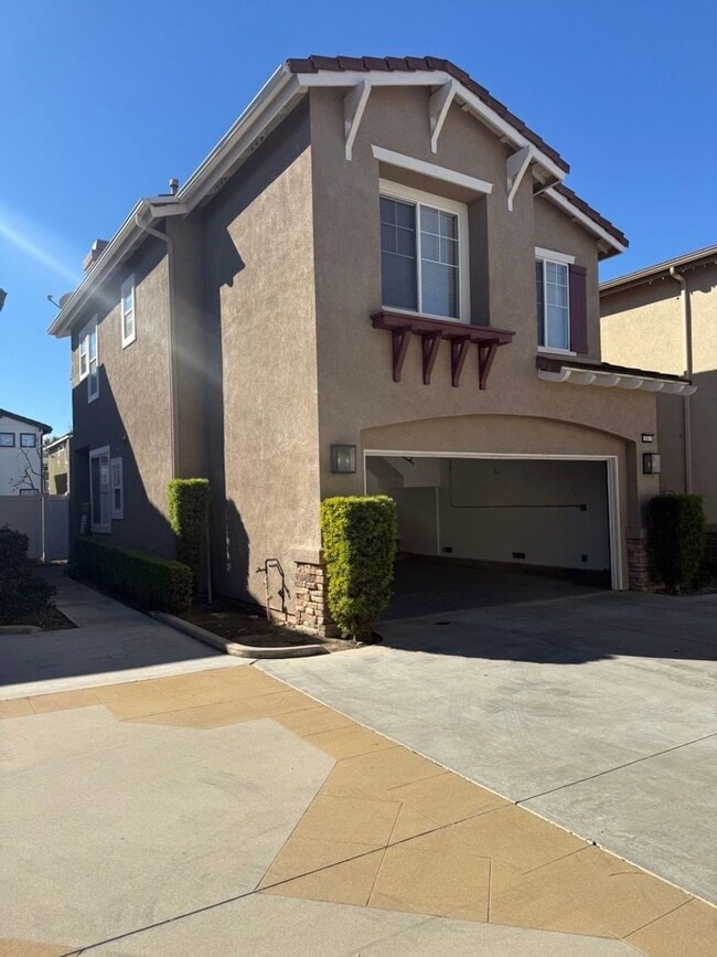 Building Photo - 3 Bedroom Condo- Aliso Viejo