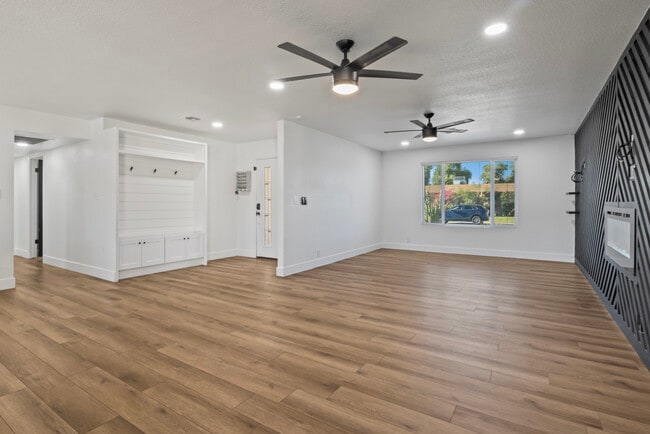 Photo - 2166 E Greenway Dr