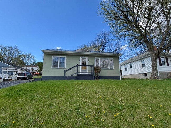 Photo - 404 Grubert Ave