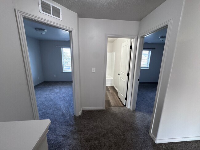 Photo - 673 N 2560 E