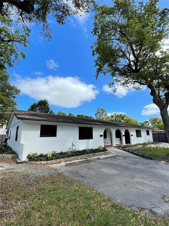 Photo - 2300 SW 18th Terrace Unit 2