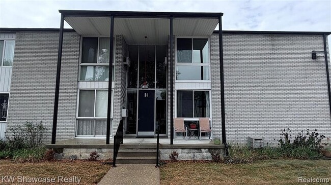 Building Photo - 4030 W 13 Mile Rd Rental