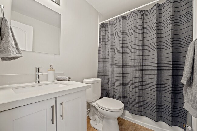 Photo - 150 Hughson St