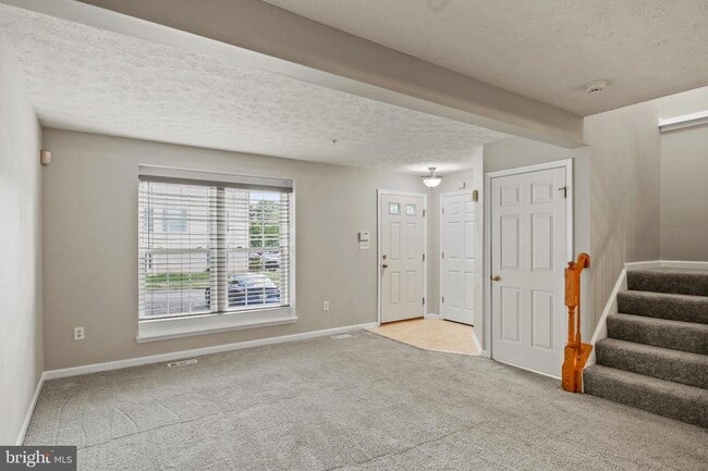 Building Photo - 8755 Thornbrook Dr