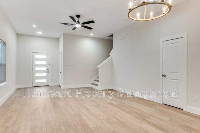 Photo - 827 Stamps Ave