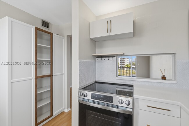Photo - 2851 Leonard Dr Unit J402