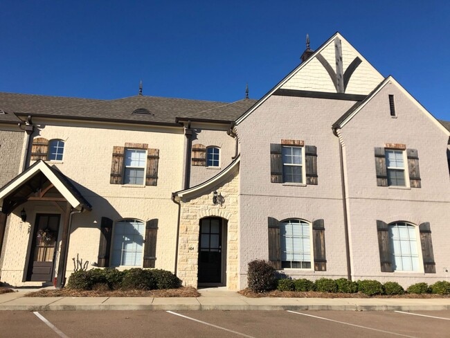 Building Photo - 3 Bedroom, 3.5 Bath Condo in Oxford Mississippi in Creekside.