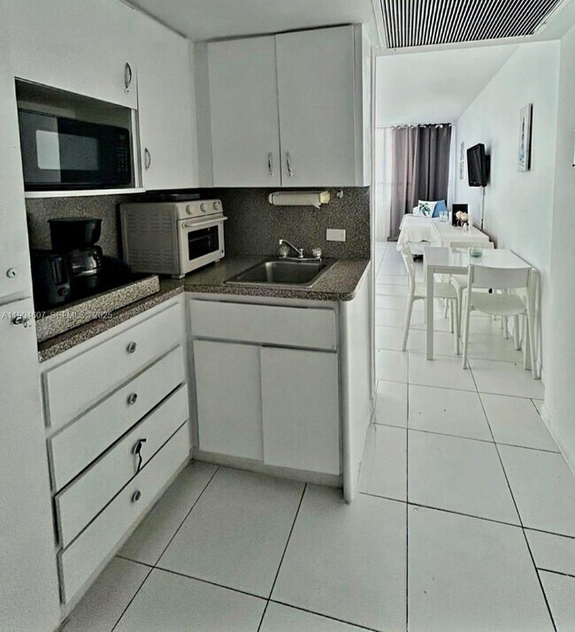 5445 Collins Ave Unit 617
