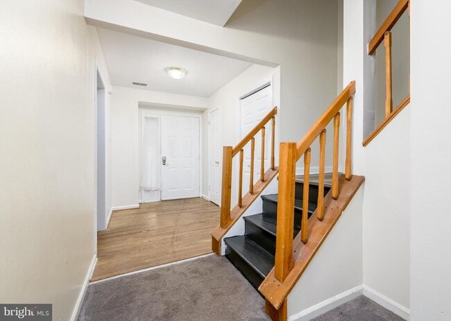 77 Bunker Hill Ct